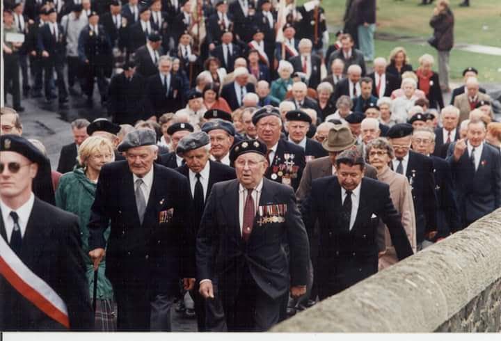 The Polish Tribute's march commenced from Pebbles Tweed Green, through Peebles centre to take a Dais platform salute, and onward to the grounds of Peebles Hydropathic for the memorial's unveiling.